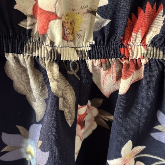 One❤️Clothing navy blue floral long sleeved romper. Size XS. Open V in the back. - Picture 6 of 14